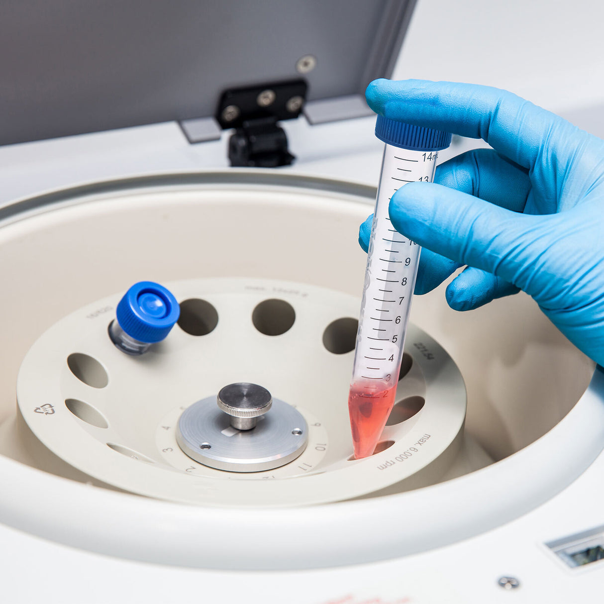 Biologix® 15ml Conical Bottom Centrifuge Tubes With Screw Caps, Sterile, 500/Case